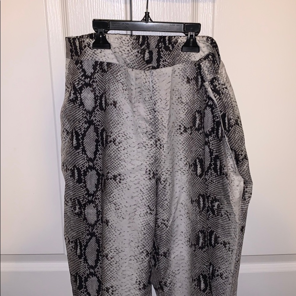 Set - Picture 3 of 3